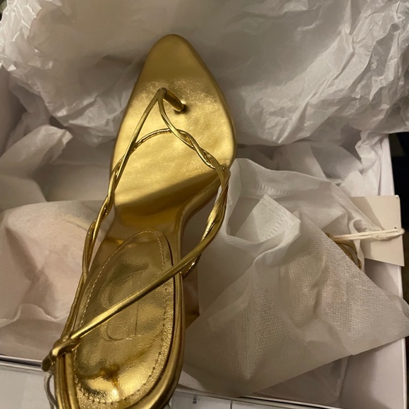 STILL AVAILABLE- By Dose Mid Aurum Knotted Thong Gold Heels - Picture 3 of 3